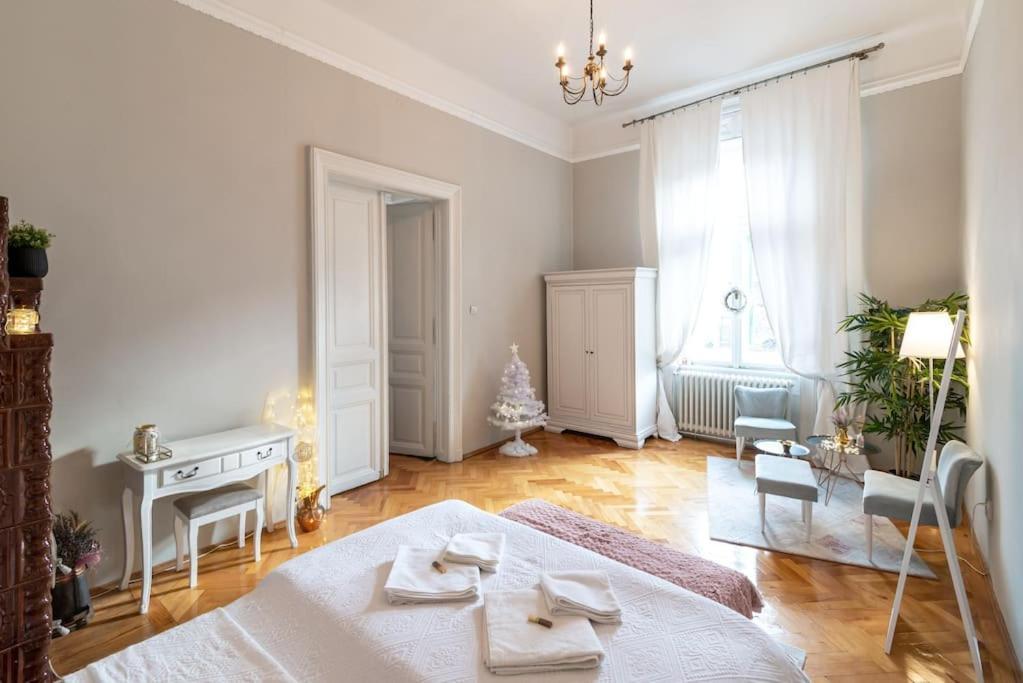 טימישוארה No.8: Lovely & Cosy 3-Room Heart Of The City מראה חיצוני תמונה