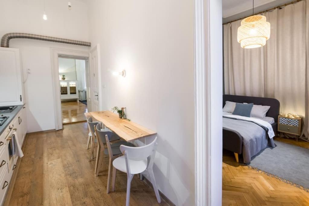 טימישוארה No.8: Lovely & Cosy 3-Room Heart Of The City מראה חיצוני תמונה