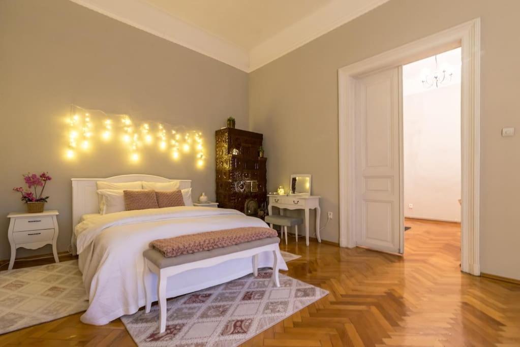 טימישוארה No.8: Lovely & Cosy 3-Room Heart Of The City מראה חיצוני תמונה