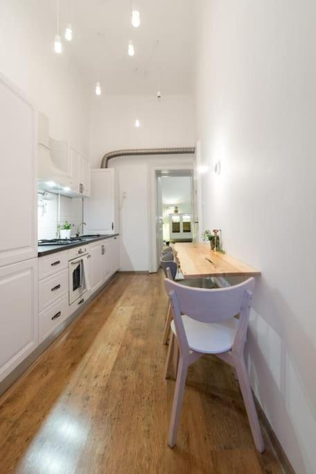 טימישוארה No.8: Lovely & Cosy 3-Room Heart Of The City מראה חיצוני תמונה